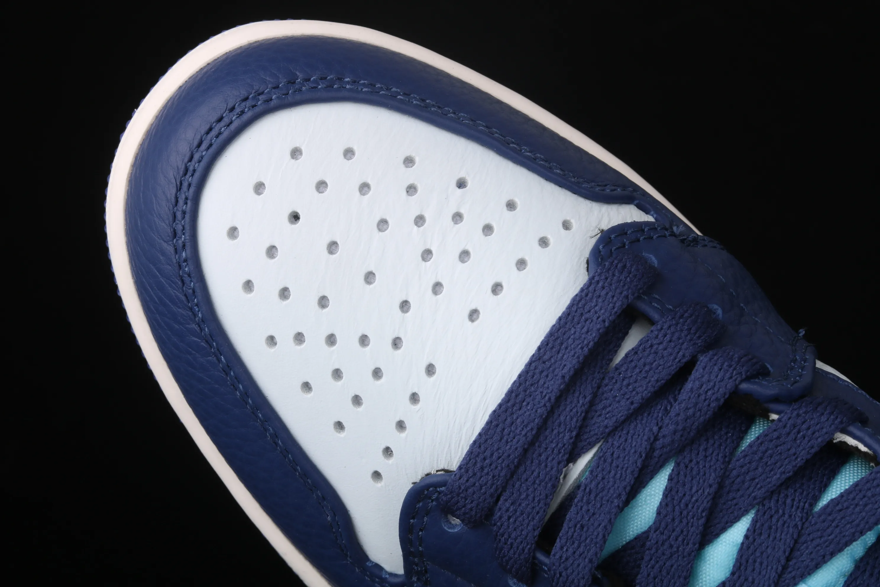 All categories Air Jordan Jordan series basketball shoes Air Jordan 1 Mid Air Jordan 1 Mid AJ1 Joe 1 mid-top‌full head layer‎cultural basketball‌ball‎shoes 852542-400